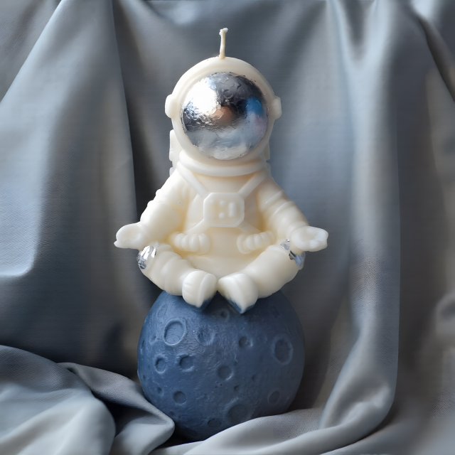 Medytujący Astronauta na Księżycu – forma silikonowa do świec, mydła, żywicy i gipsu